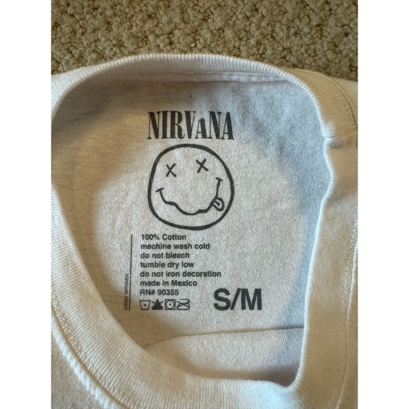 NWOT Forever 21 Nirvana Heart Graphic Tee - Picture 4 of 4